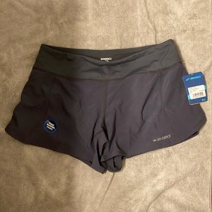 BRAND NEW Brooks Chaser 5” Shorts